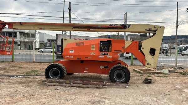 Plataforma JLG 800 AJ ano 2011