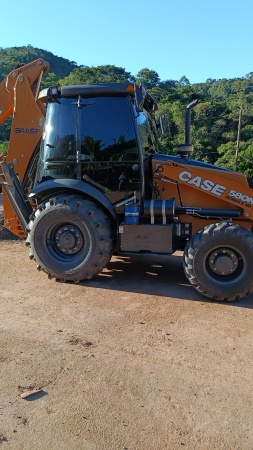 Retroescavadeira Case 580 N  ano 2024