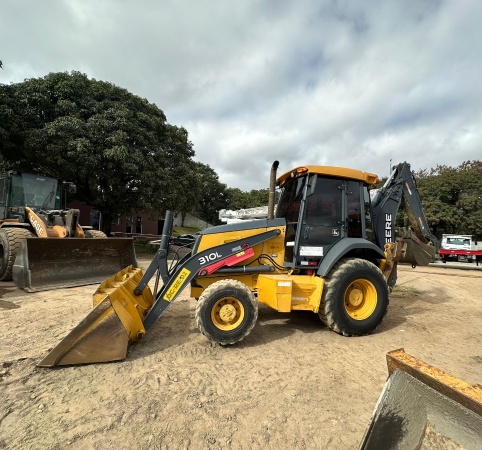 Retroescavadeira John Deere 310L ano 2020