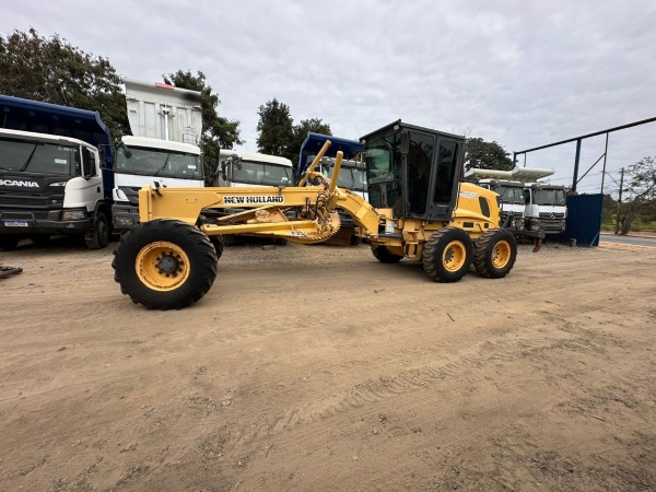 Motoniveladora New Holland RG170.B  ano 2010