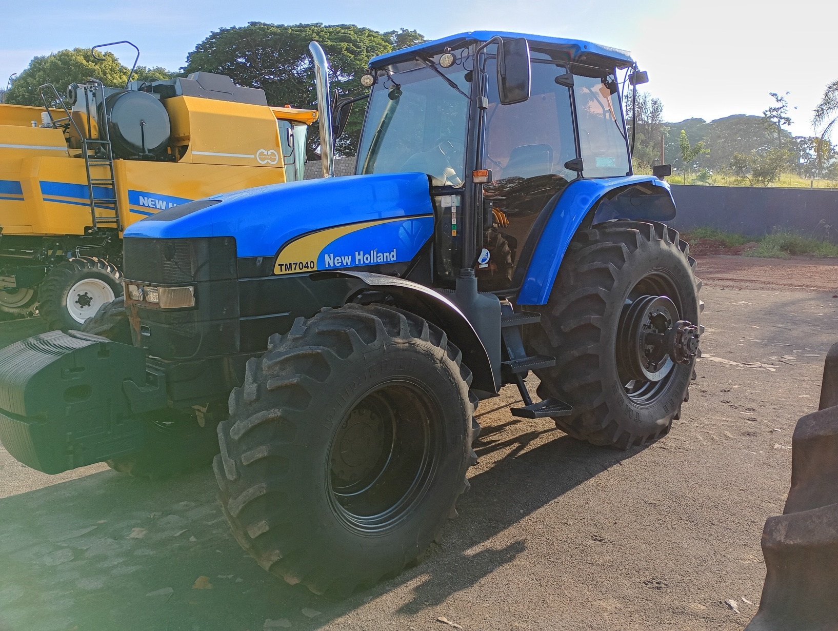 Trator New Holland TM 7040 ano 2013