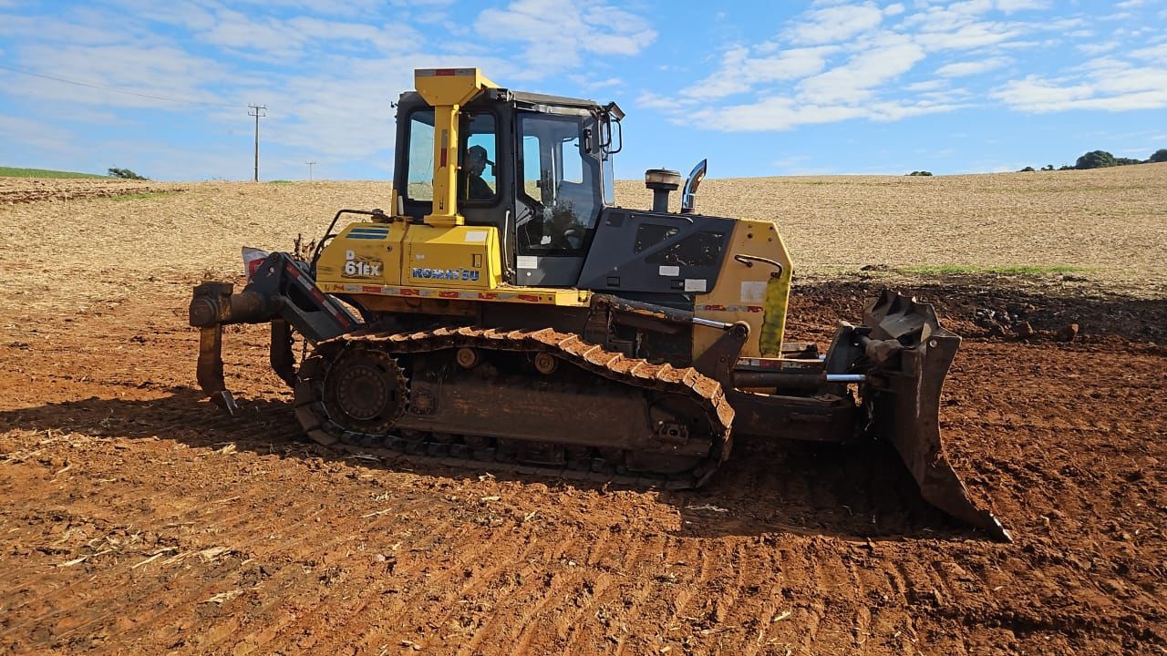 Trator de Esteira Komatsu D61-EX ano 2010