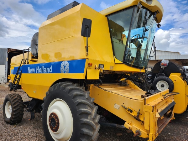 Colheitadeira New Holland TC 5090   ano 2012