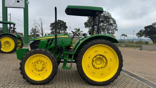 Trator John Deere 5080E ano 2023