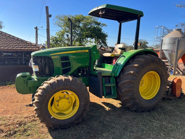 Trator John Deere 6100J ano 2022