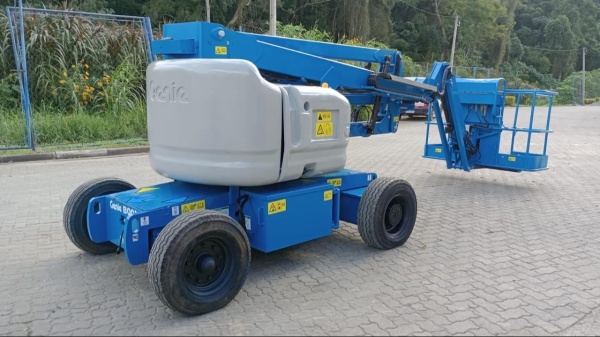 Plataforma Genie  Z-45/25J DC ano 2012
