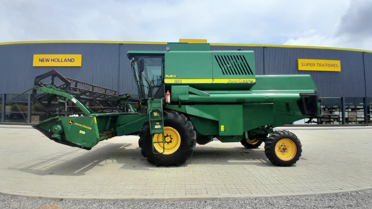 Colheitadeira John Deere 1175 ano 2009