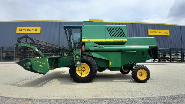 Colheitadeira John Deere 1175 ano 2009