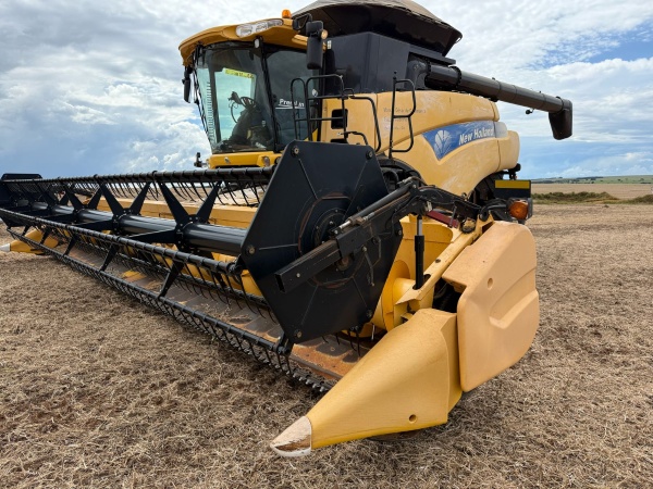 Colheitadeira New Holland CR 9060 ano 2013