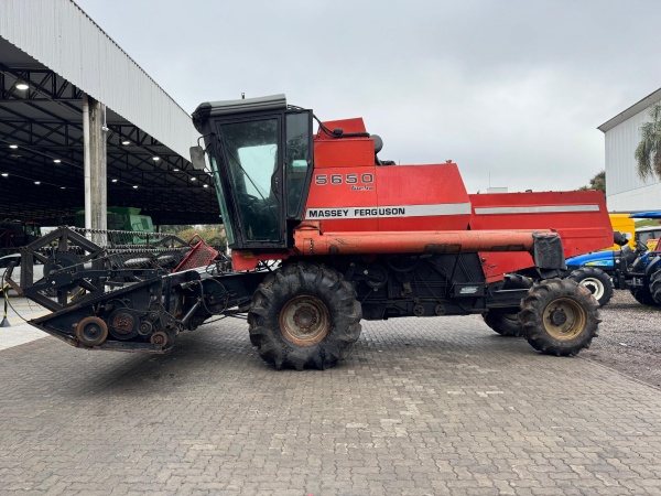 Colheitadeira Massey Ferguson MF 5650 ano 2001