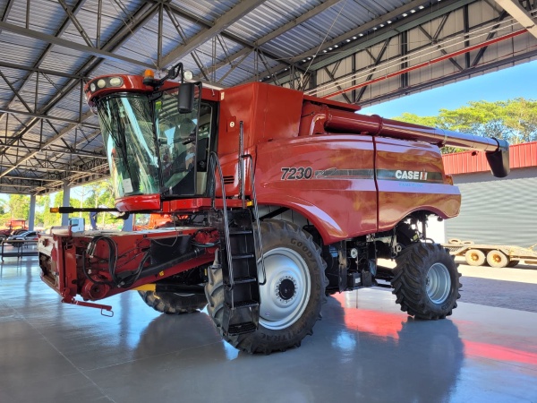 Colheitadeira Case IH Axial-Flow 7230 ano 2013