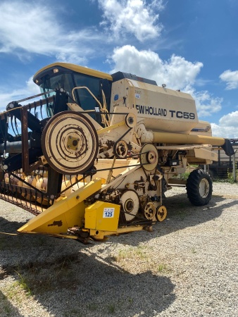 Colheitadeira New Holland TC 59 ano 2002
