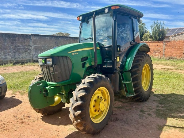 Trator John Deere 5078 E ano 2016