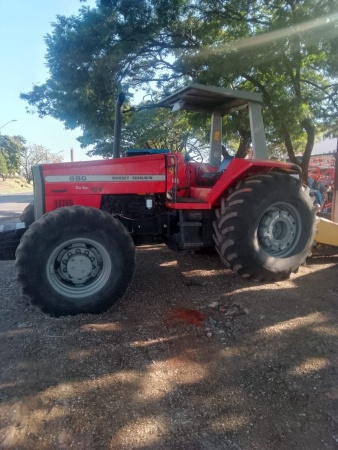 Trator Massey Ferguson MF 680 ano 1997