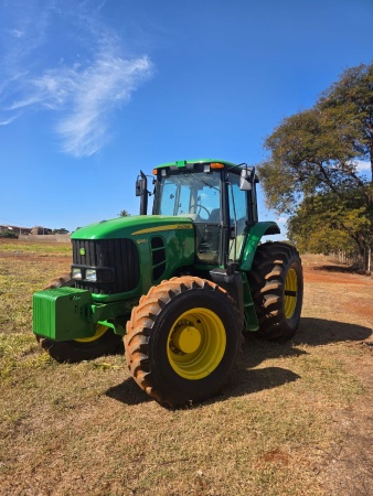 Trator John Deere 6180J ano 2016