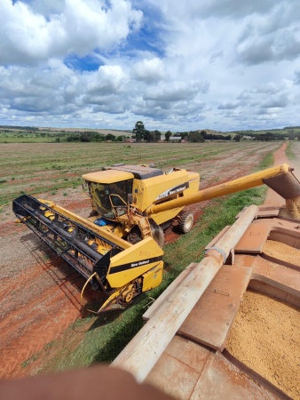 Colheitadeira New Holland TC 59 ano 2007
