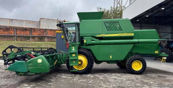 Colheitadeira John Deere 1550 ano 2007