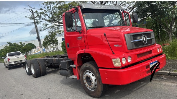 Caminhão Mercedes Benz L1620
