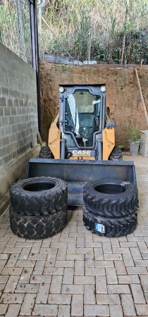 Mini Carregadeira Case SR175 ano 2017