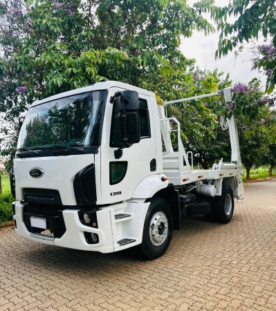 Caminhão Ford CARGO 1319 ano 2013