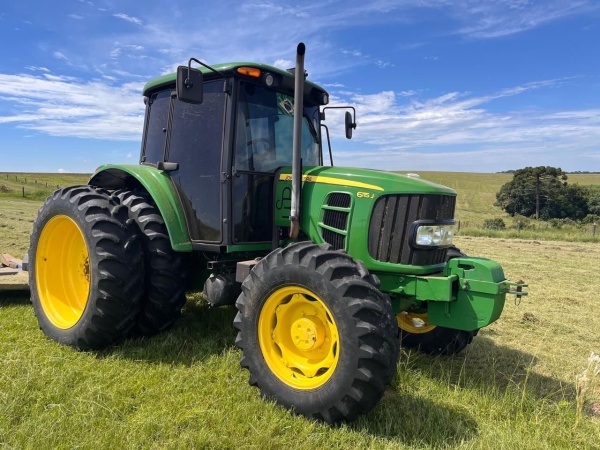 Trator John Deere 6115J ano 2021