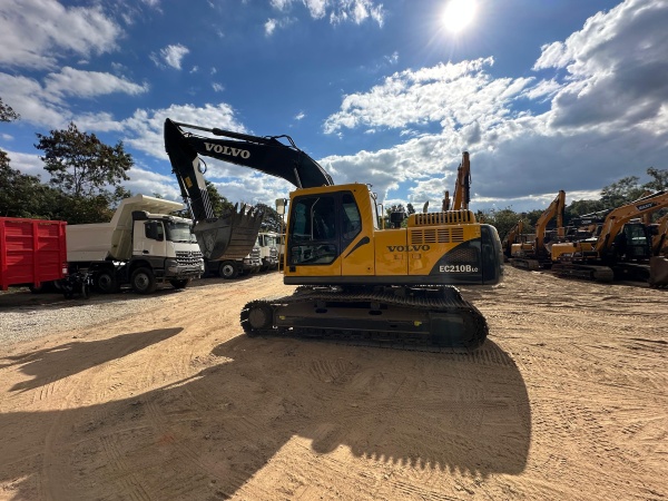 Escavadeira Volvo EC210BLC ano 2006