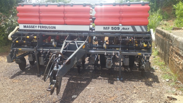 Plantadeira Massey Ferguson MF 509 ano 2009