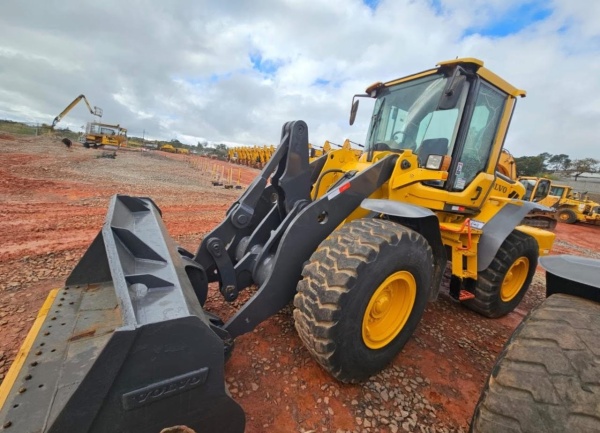 Pá Carregadeira Volvo L90F ano 2021