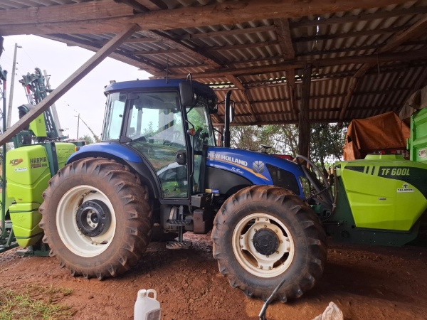 Trator New Holland TL 5.100 ano 2013
