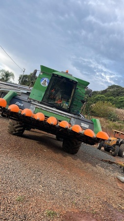 Colheitadeira John Deere 1550 ano 2004 - 1550 - Máquinas Agrícolas