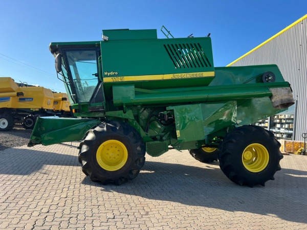 Colheitadeira John Deere 1175 ano 2010