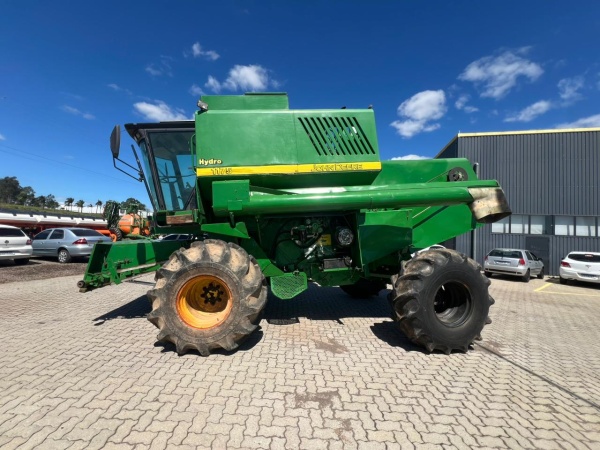 Colheitadeira John Deere 1175 ano 2010
