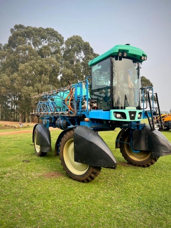 Pulverizador Autopropelido Montana Boxer 2000 ano 2013