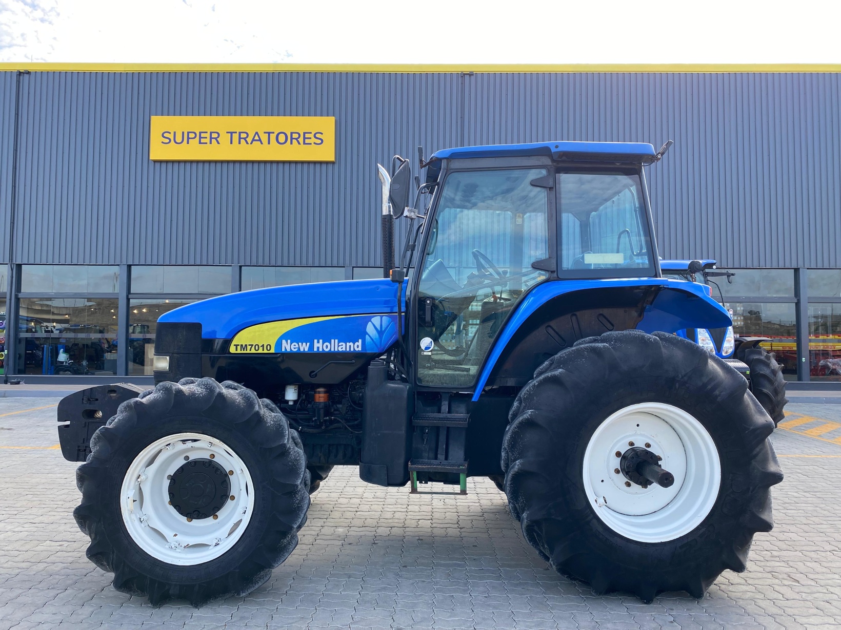 Trator New Holland TM 7010 ano 2011