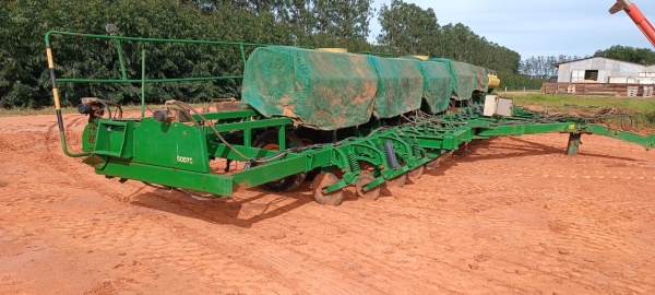 Plantadeira John Deere 2126 ano 2007