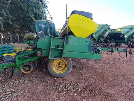 Plantadeira John Deere 2126 ano 2010