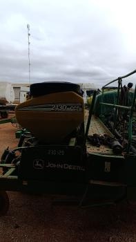 Plantadeira John Deere 2130 ano 2014