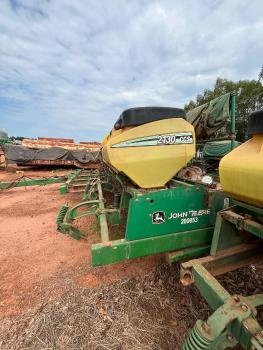 Plantadeira John Deere 2130 ano 2013