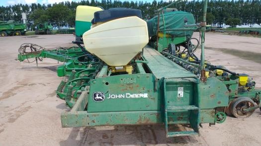 Plantadeira John Deere 2126 ano 2007