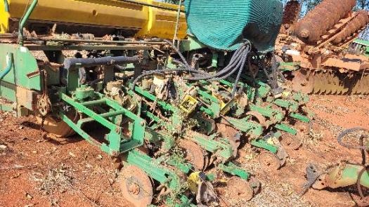 Plantadeira John Deere 2126 ano 2008