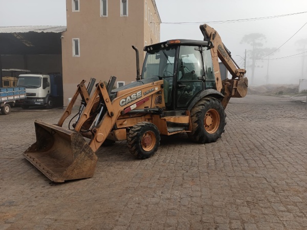 Retroescavadeira Case 580N S2 ano 2014