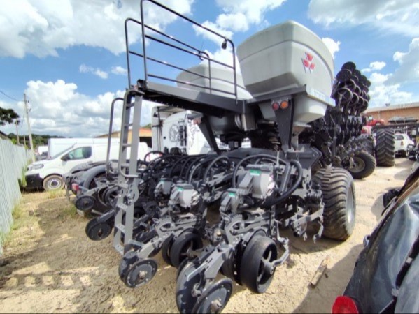 Plantadeira Massey Ferguson Momentum 24F ano 2023