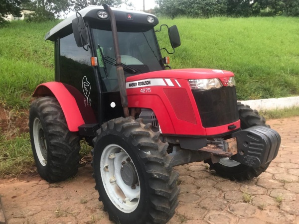 Trator Massey Ferguson 4275  ano 2015