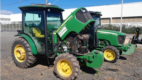 Trator John Deere 5075EF ano 2018