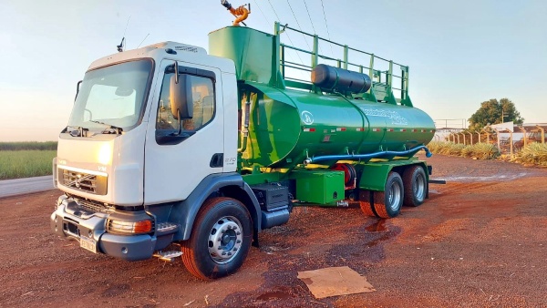 Caminhão Volvo VM 270 ano 2012