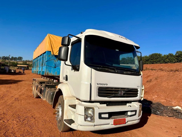 Caminhão Volvo vm 260 ano 2010