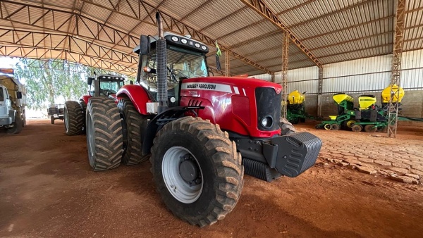 Trator Massey Ferguson 7415 ano 2013