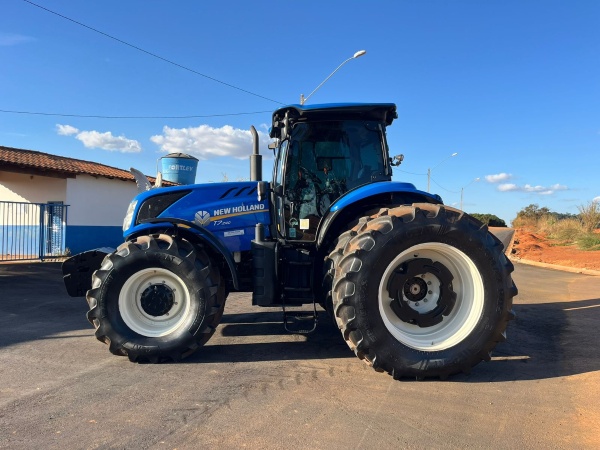 Trator New Holland T7.240 ano 2022