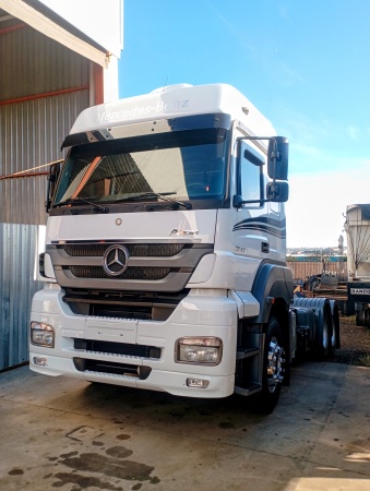 Caminhão Mercedes Benz AXOR 2544S ano 2017