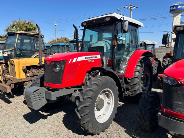 Trator Massey Ferguson MF 4283 ano 2013